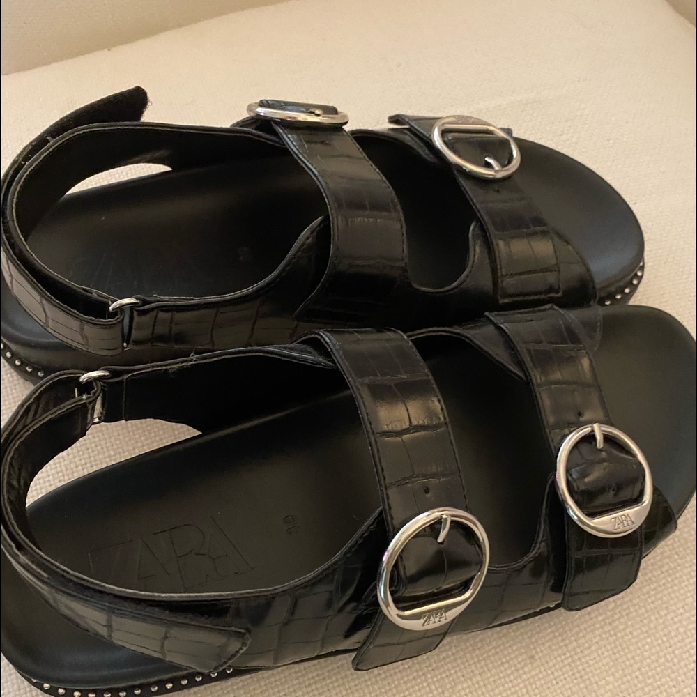 Zara buckle sandals like new size39